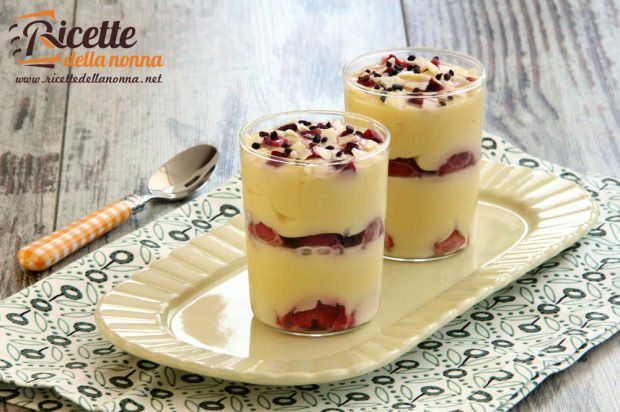 Mousse bianco e fragole | Ricette della