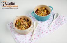 Crumble veloce di ananas, mele e avena