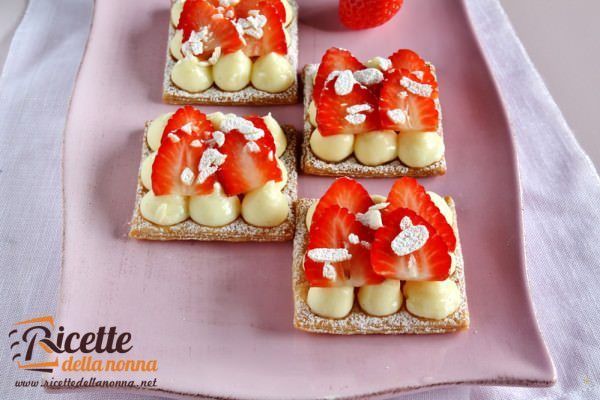 Sfoglie di crema e fragole