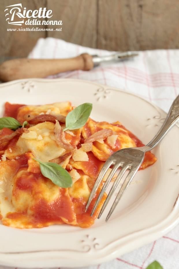 Foto ravioli al sugo all'amatriciana