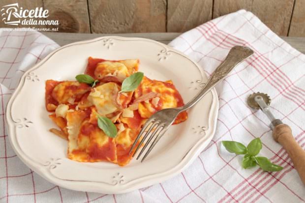 Ricetta ravioli al sugo all'amatriciana