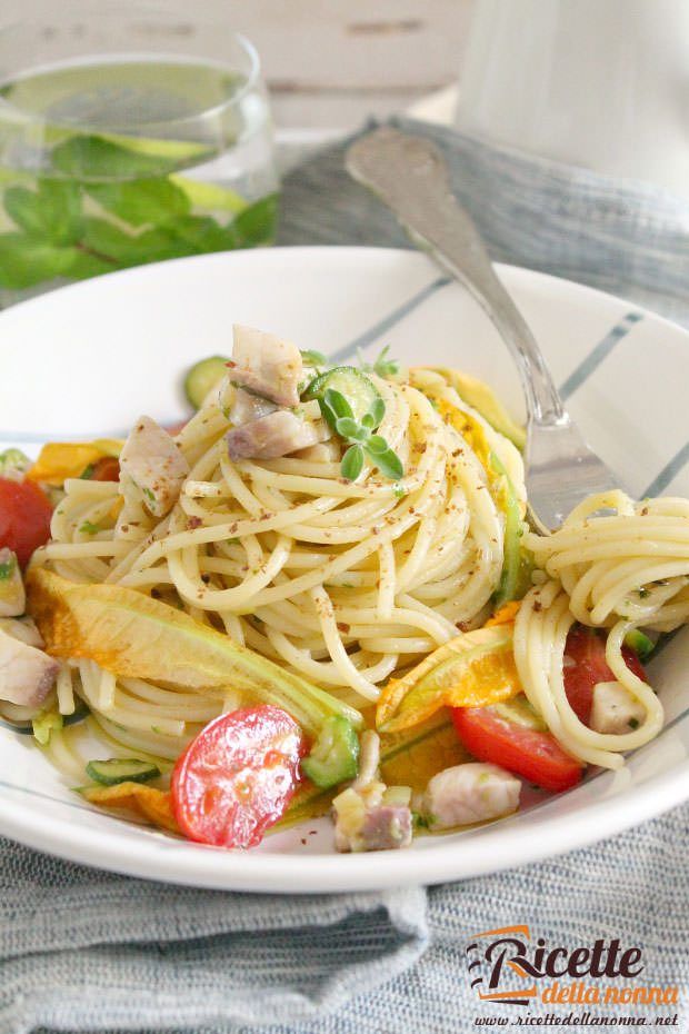 pasta al pesce spada con fiori di zucca e bottarga