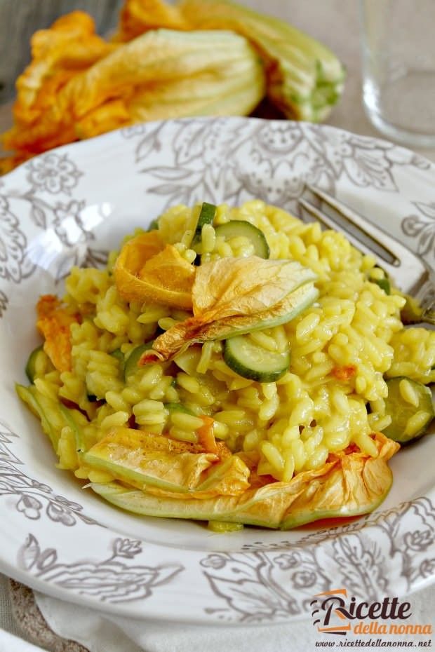 Risotto zafferano e fiori di zucca ricetta e foto