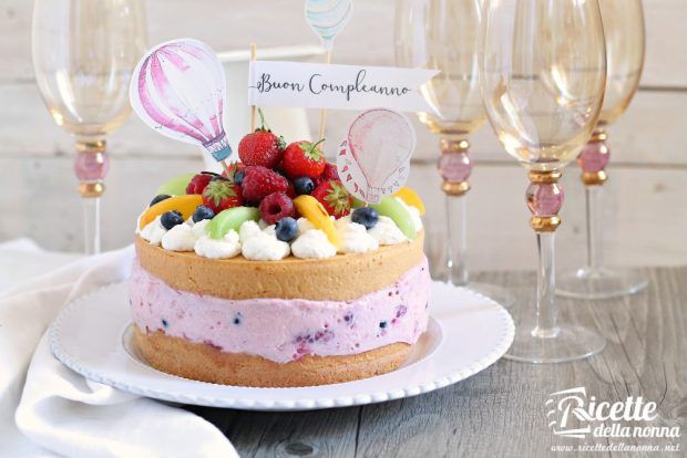 Torta di compleanno: ricetta per tanti invitati - Fatto in casa da