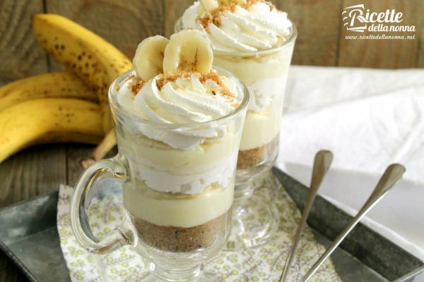 Avevo due banane mature e al posto di buttarle le ho usate per fare un dessert veloce e super cremoso