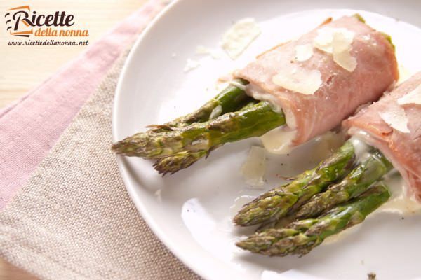 Involtini di asparagi e prosciutto