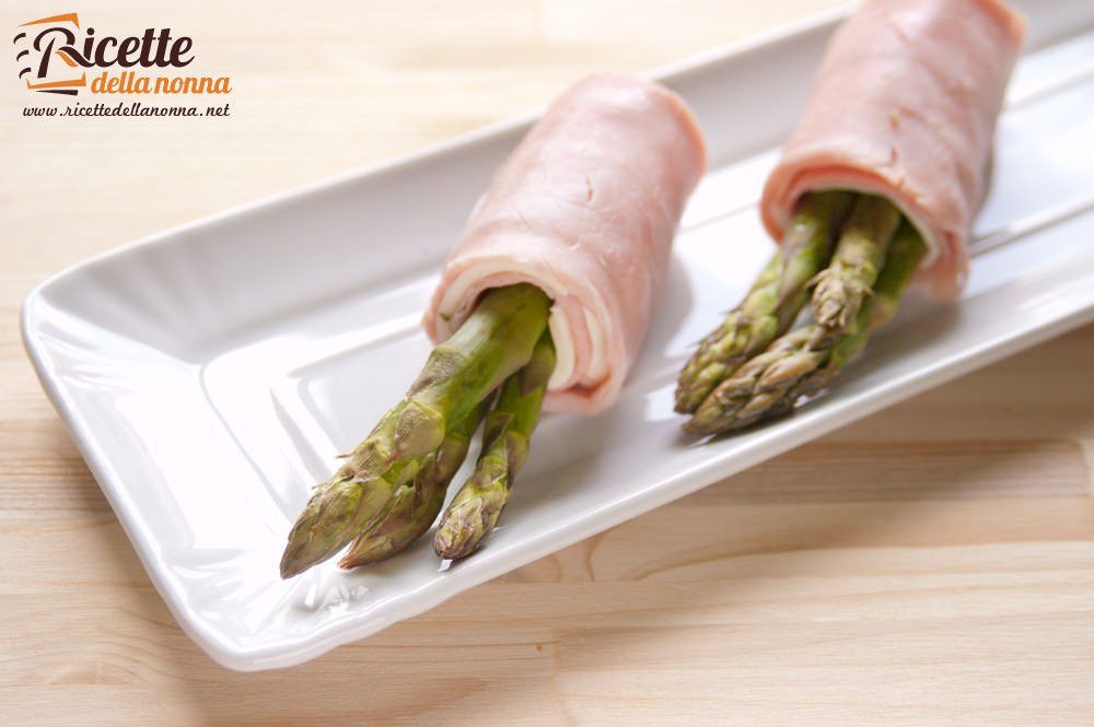 Involtini di asparagi e prosciutto Ricette della Nonna