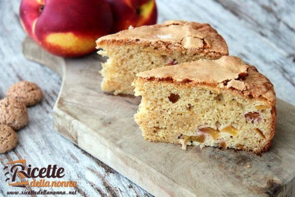 Torta di pesche e amaretti