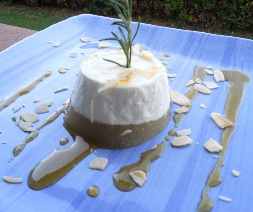 Ricotta, pere al rosmarino e miele di castagno ricetta e foto