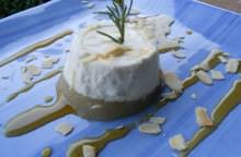 Ricotta, pere al rosmarino e miele di castagno