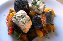 Salmone, coda di rospo e verdure al forno