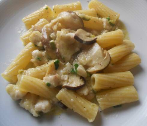 Rigatoni alla gallinella e funghi porcini