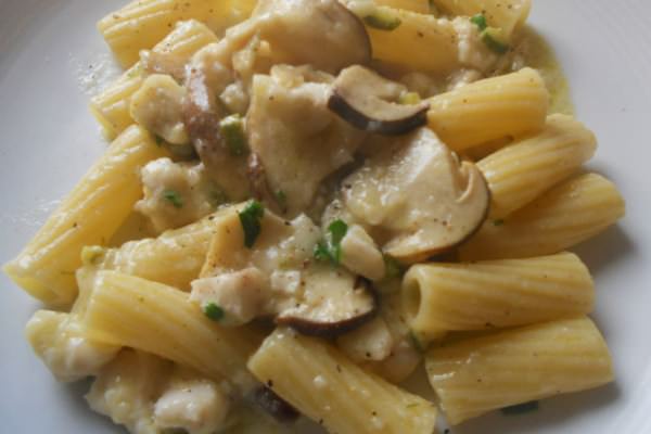 Rigatoni alla gallinella e funghi porcini