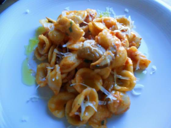 Orecchiette con salsiccia e funghi ricetta e foto