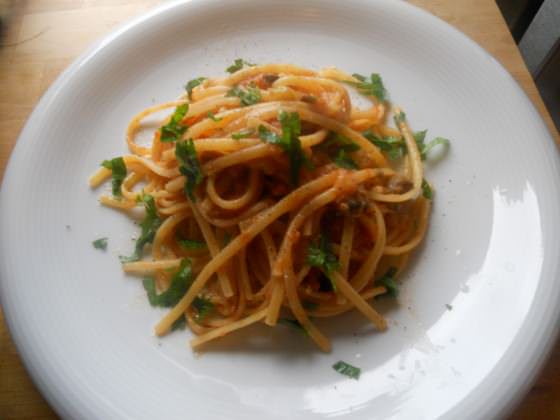 Linguine al sugo di tonno, melanzane e limone ricetta e foto