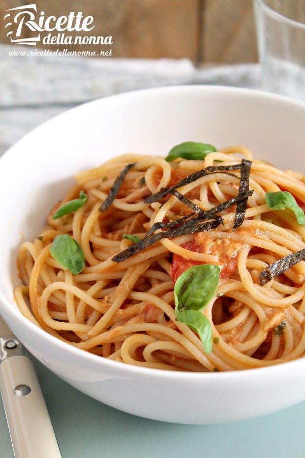 Spaghetti al tonno fujuto ricetta e foto