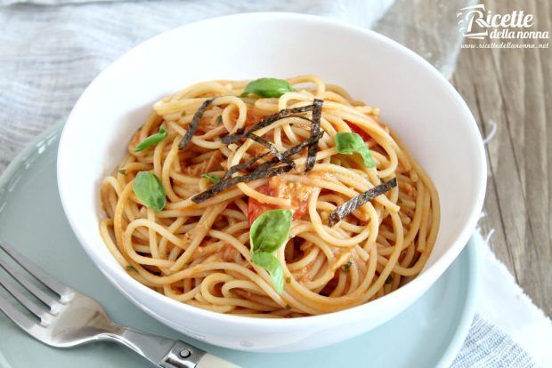 Spaghetti al tonno fujuto ricetta e foto