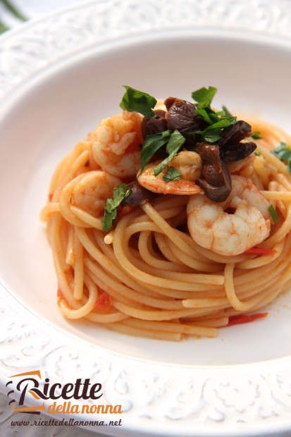 Spaghetti gamberi e olive ricetta e foto