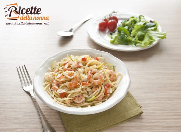 Spaghettoni gamberi, lime e granella di mandorle