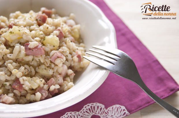 Zuppa d'orzo con patate e pancetta ricetta e foto