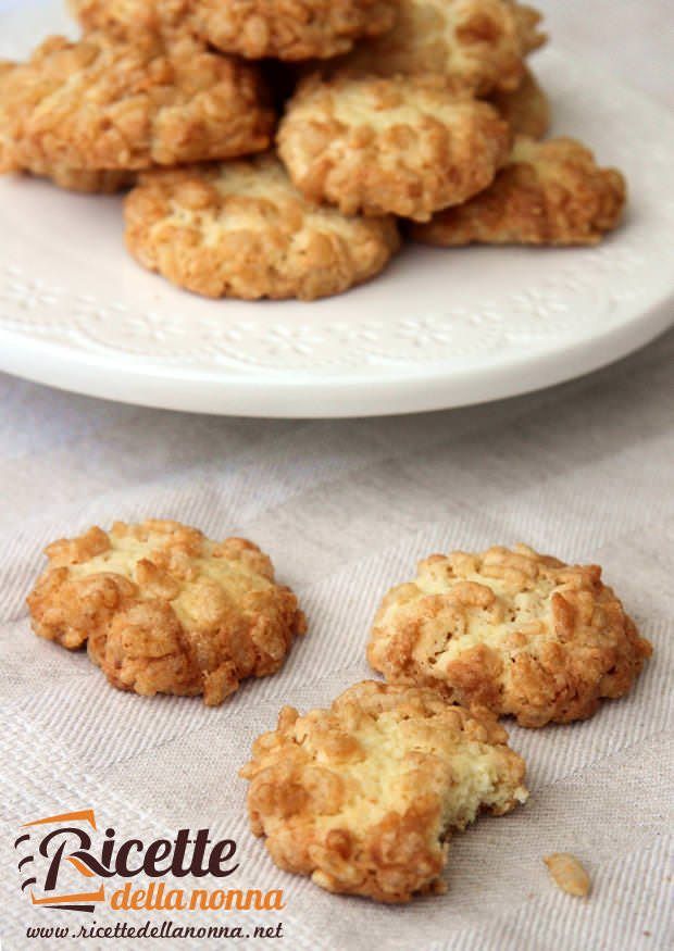 Biscotti riso soffiato e cocco ricetta e foto