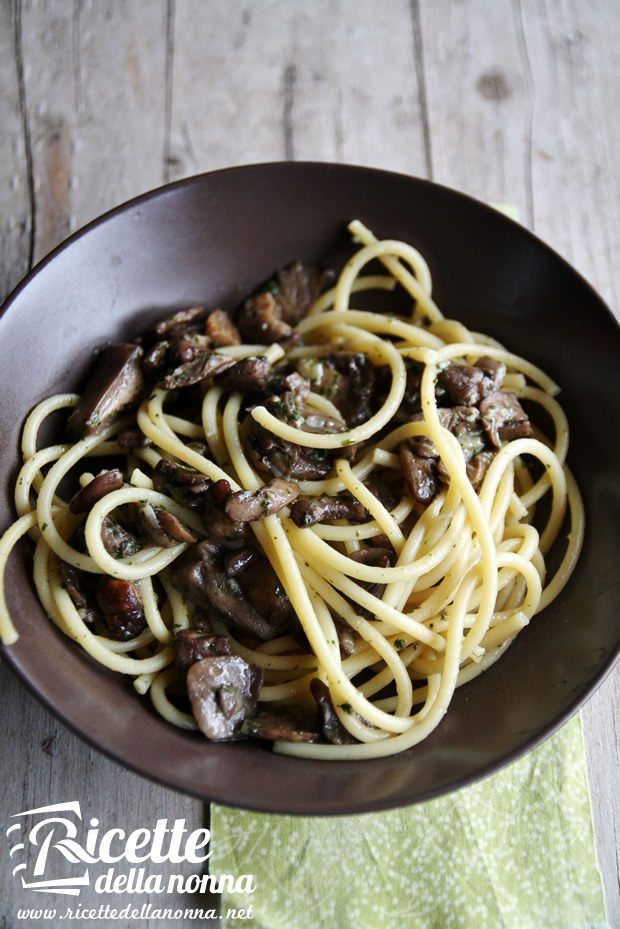 Pici con funghi trifolati