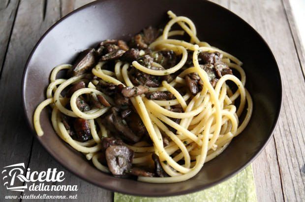 Pici con funghi trifolati