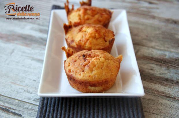 Muffin al prosciutto cotto e formaggio ricetta e foto