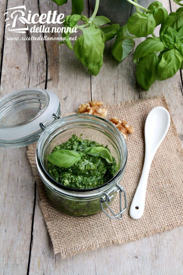 Pesto alla genovese con le noci