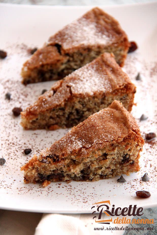 Torta ricca di farro, mandorle, cioccolato ricetta e foto