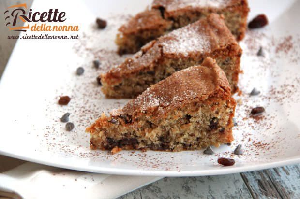 Torta ricca di farro, mandorle, cioccolato