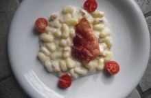 Gnocchetti con speck, stracchino e fontina