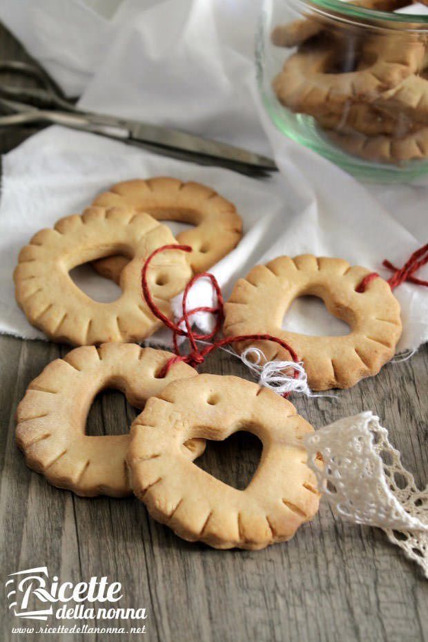 Foto biscotti di Natale da appendere all'albero