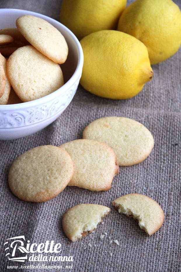 Biscotti al limone e all'olio di oliva ricetta e foto