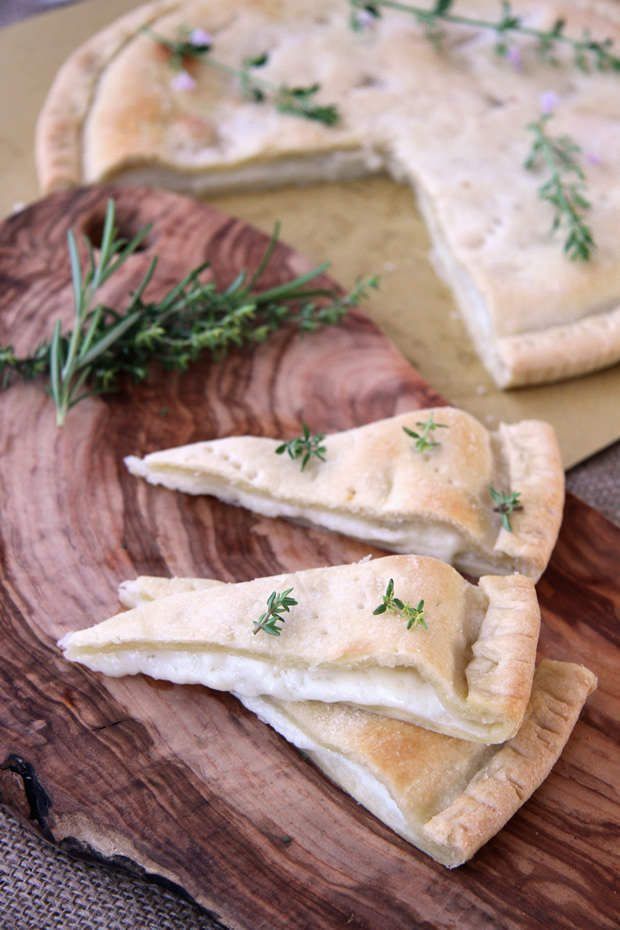 Focaccia al formaggio di Recco ricetta e foto