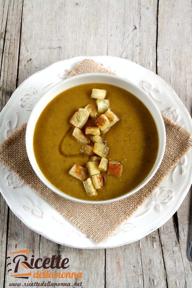 Minestrone di zucca, patate e lenticchie rosse