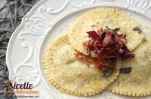 Ravioli al radicchio e speck