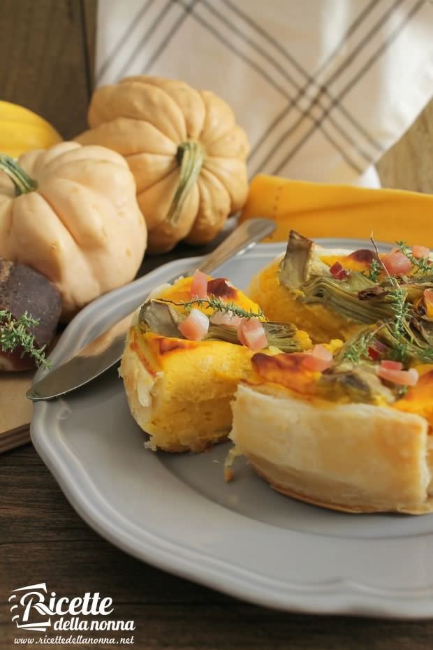 Foto quiche di zucca e carciofi