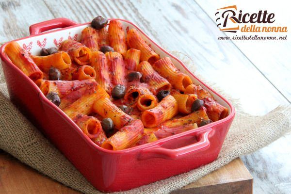 Rigatoni al forno piccanti con provola silana