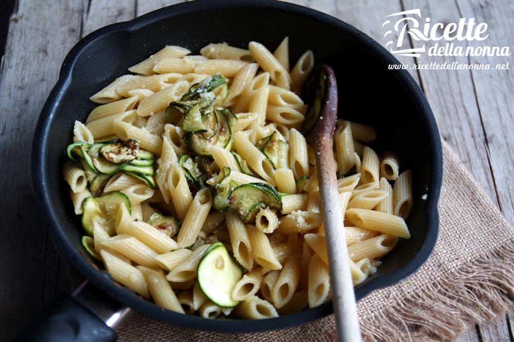 Pasta con zucchine ricetta facile | Ricette della Nonna
