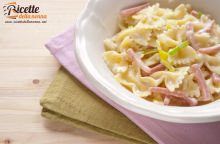 Pasta con porri e prosciutto