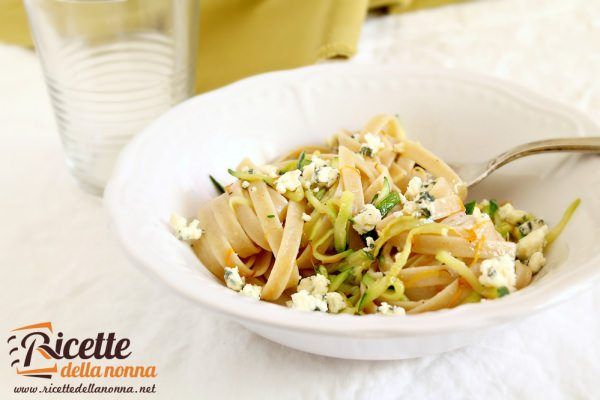 Pasta con gorgonzola e zucchine