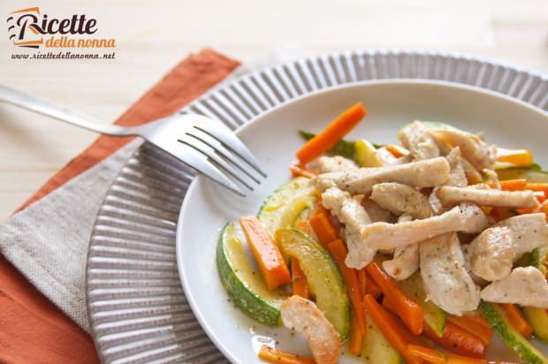 Straccetti pollo carote zucchine ricetta e foto