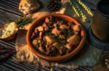 Aromi, verdure con pochissimi grassi: ricetta dello stufato di manzo, carciofi e champignons