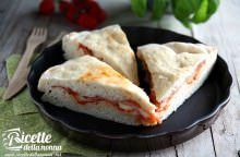 Panzerotti pugliesi con mozzarella e cotto