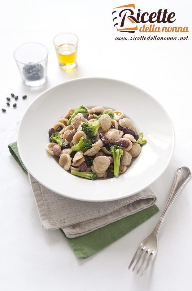 Foto orecchiette con broccoli e fagioli