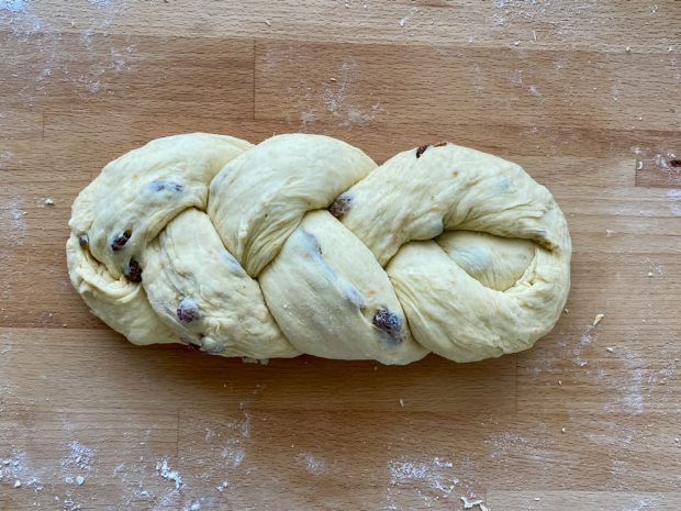 Preparazione treccia pasquale