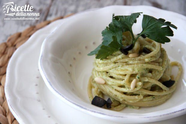 Spaghetti di Gragnano al pesto di triglie mantecati al burro Occelli ricetta e foto