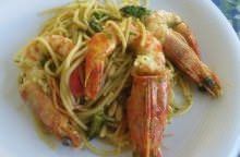 Spaghetti asparagi, pinoli e mazzancolle