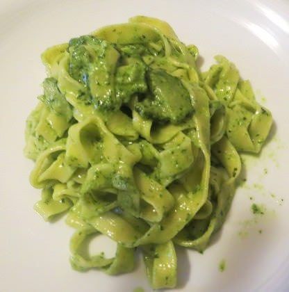 Tagliatelle con pesto e zucchine ricetta e foto